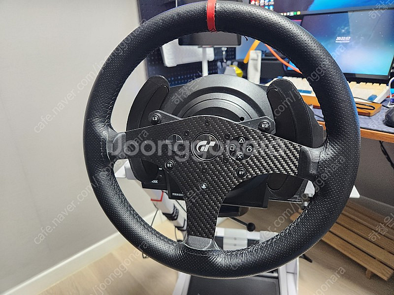 트러스트마스터 t300rs gt 거치대포함 팝니다--2