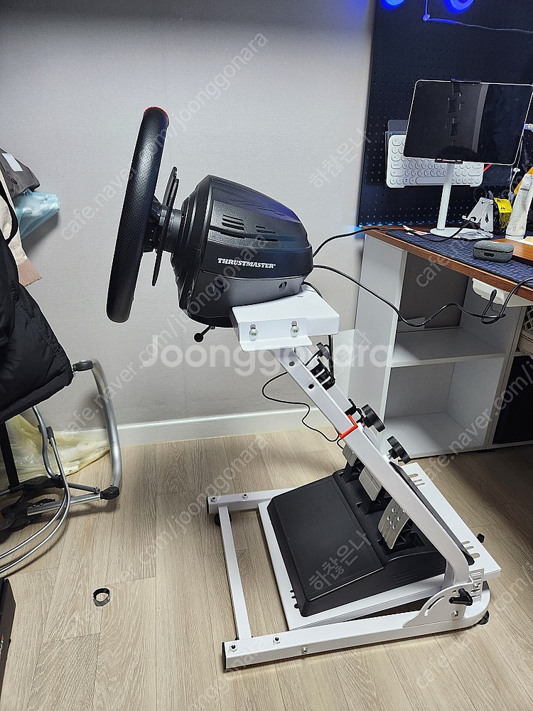 트러스트마스터 t300rs gt 거치대포함 팝니다--3