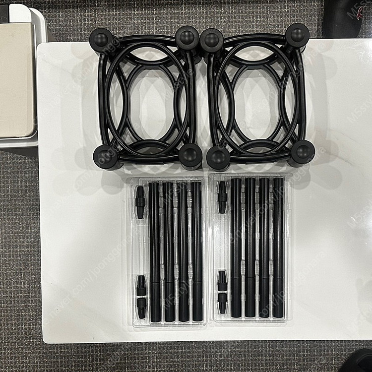 IsoAcoustics ISO-200 스피커받침대--1