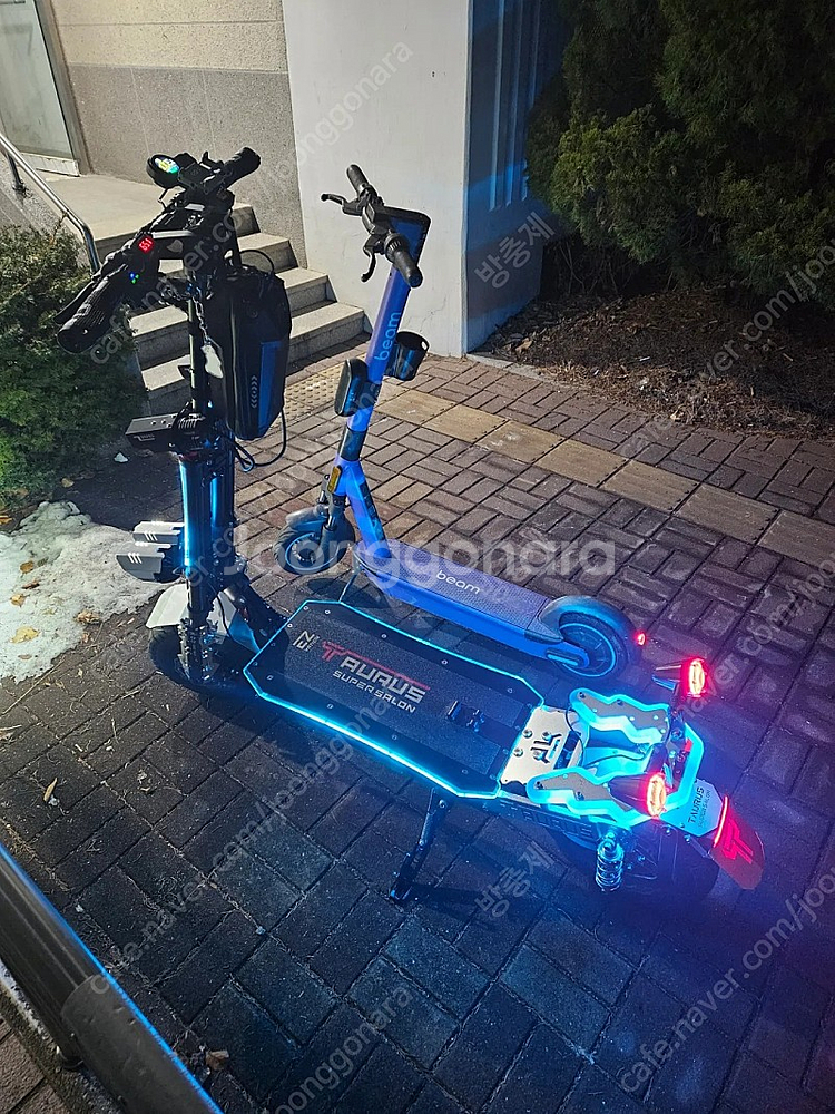 22년식 타우러스 슈퍼살롱 전동킥보드 판매합니다--6