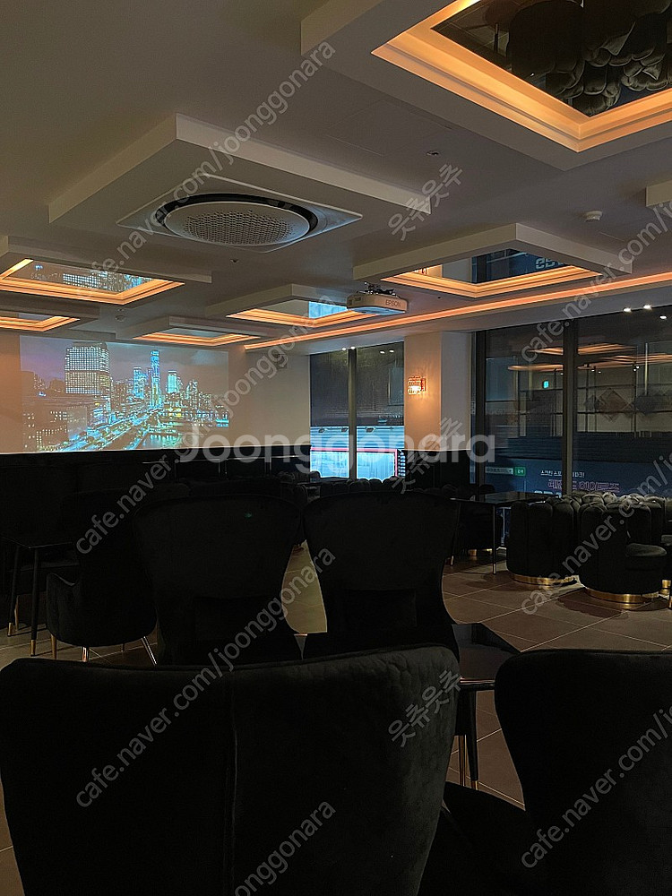 카페,라운지,와인바에 어울리는 쇼파의자판매합니다--0