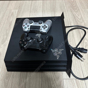 ps4 pro 1테라 + 듀얼쇼크 2개