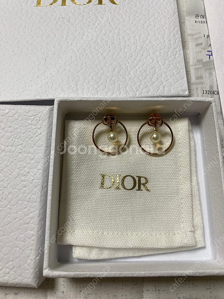 (정품)디올 30 몽테인 진주 귀걸이 (가격내림)--0