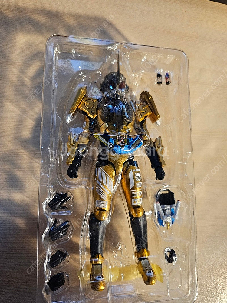 SHF 피규어아츠 가면라이더 그리스 택포 7.5에 판매...--1
