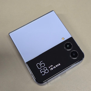 갤럭시 Z플립4 블루색상 256기가 큰찍힘없이 깔끔한폰 35만에 판매합니다