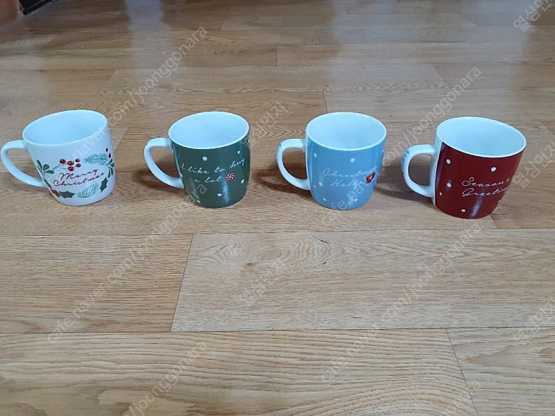 크리스마스 유리컵등 컵 새거입니다 양말 사용감있습니다 필요하신 분들은 편하게 사용하세요 세트 15000원 직거래 가... 이미지