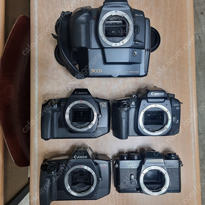 고장난 DSLR Canon 3대 바디(가방포함) 및 Minolta 바디 그리고 Yashica 바디 팝니다