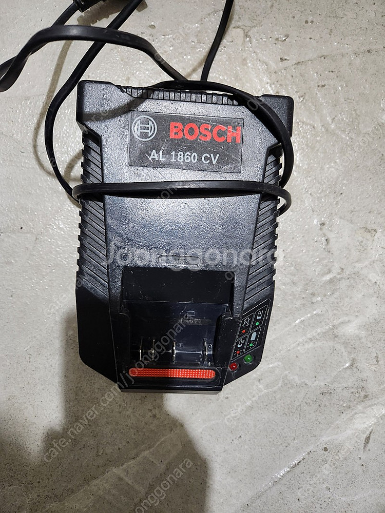 보쉬 배터리 충전기--0