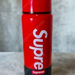 [한정판 / 100% 정품 / 새상품] 슈프림 Supreme x SIGG 시그 인슐레이티드 0.75L 물병/보틀 판매합니다.