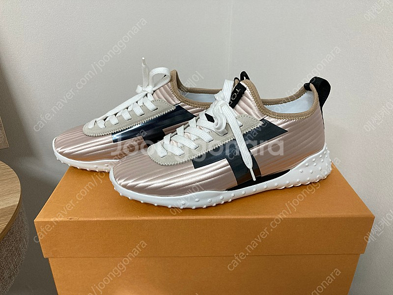 토즈스니커즈--0