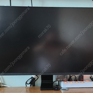 삼성 32인치 4K UHD모니터 LS32R750UE 팝니다.