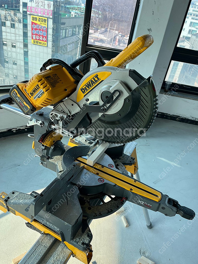 디월트 각도절단기 무선 10인치 세트--0