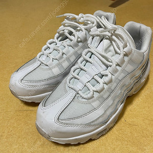 나이키 에어맥스 95 화이트 235 사이즈 WMNS AIR MAX 95 307960-108