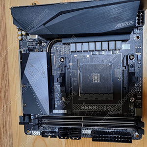 GIGABYTE B550I AORUS PRO AX