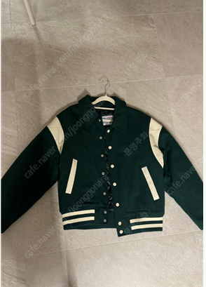 벌스데이수트 스타디움자켓 그린 M 판매합니다.--1