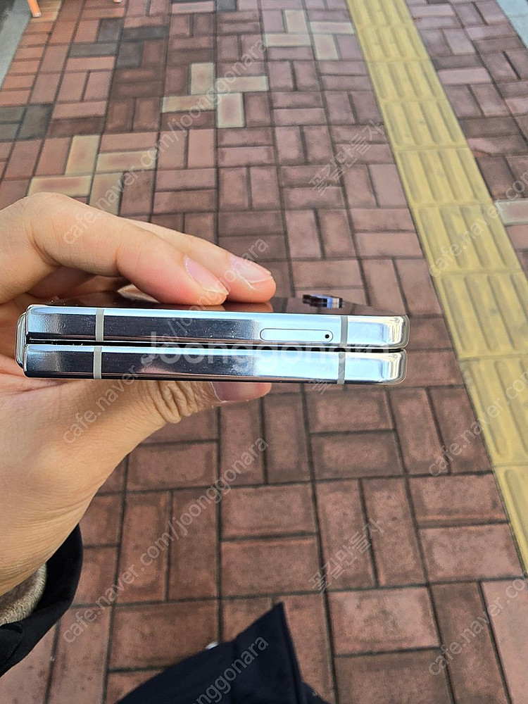 갤럭시 Z플립5 512GB 크림색 풀박스 팝니다--4