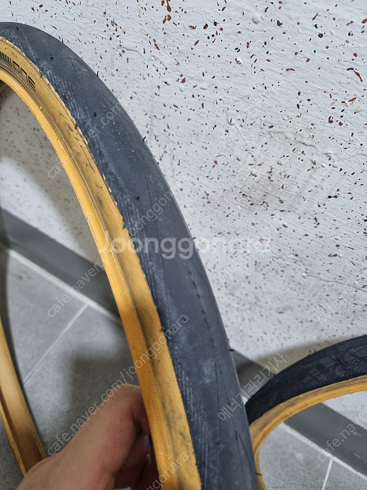 406 슈발베 1.10(28c)+슈발베 튜브 팝니다--1