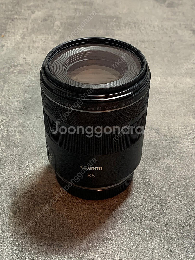 캐논 RF 85mm F2.0 렌즈 박스풀 판매합니다.--1