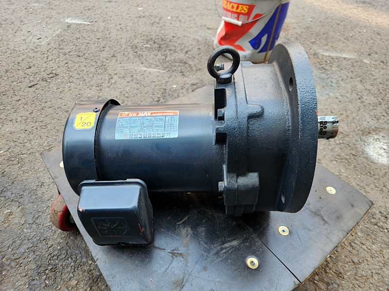 삼양 감속 모터 3상 220V/380V 1마력 후렌지형 VT타입 20대1 장기재고 샤우도 32파이 이미지