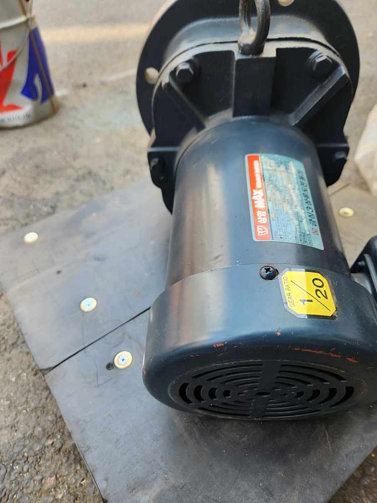 삼양 감속 모터 3상 220V/380V 1마력 후렌지형 VT타입 20대1 장기재고 샤우도 32파이 이미지