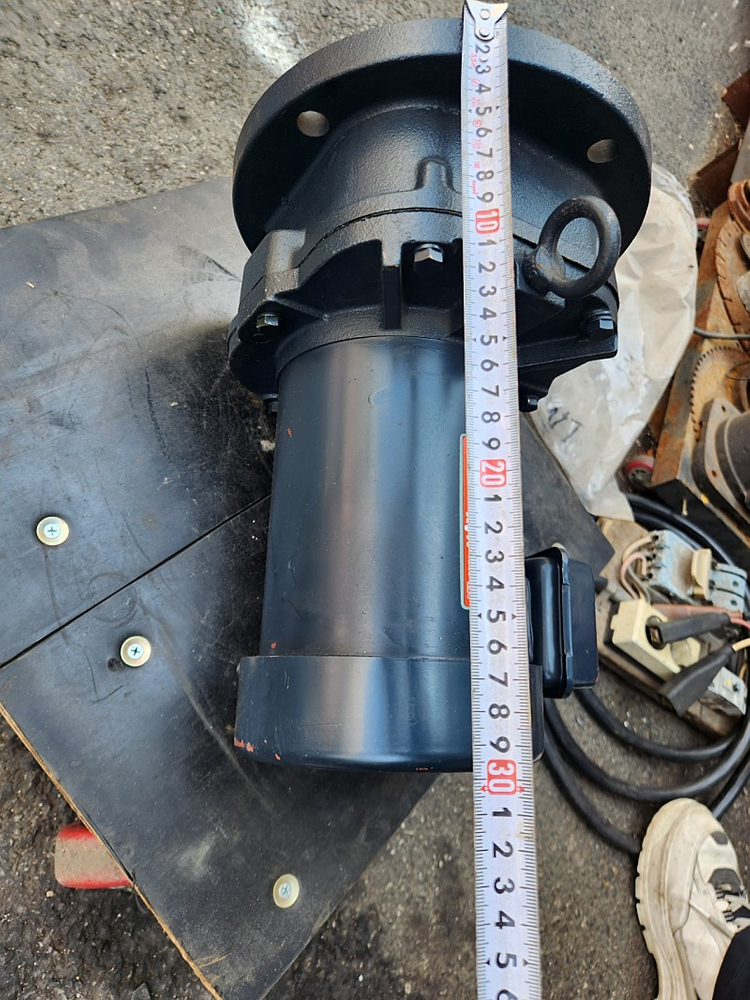 삼양 감속 모터 3상 220V/380V 1마력 후렌지형 VT타입 20대1 장기재고 샤우도 32파이 이미지