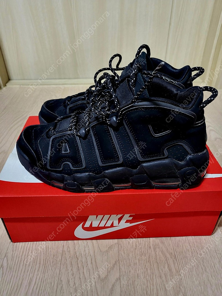 나이키 나코탭 업템포 트리플 블랙 팝니다.--1