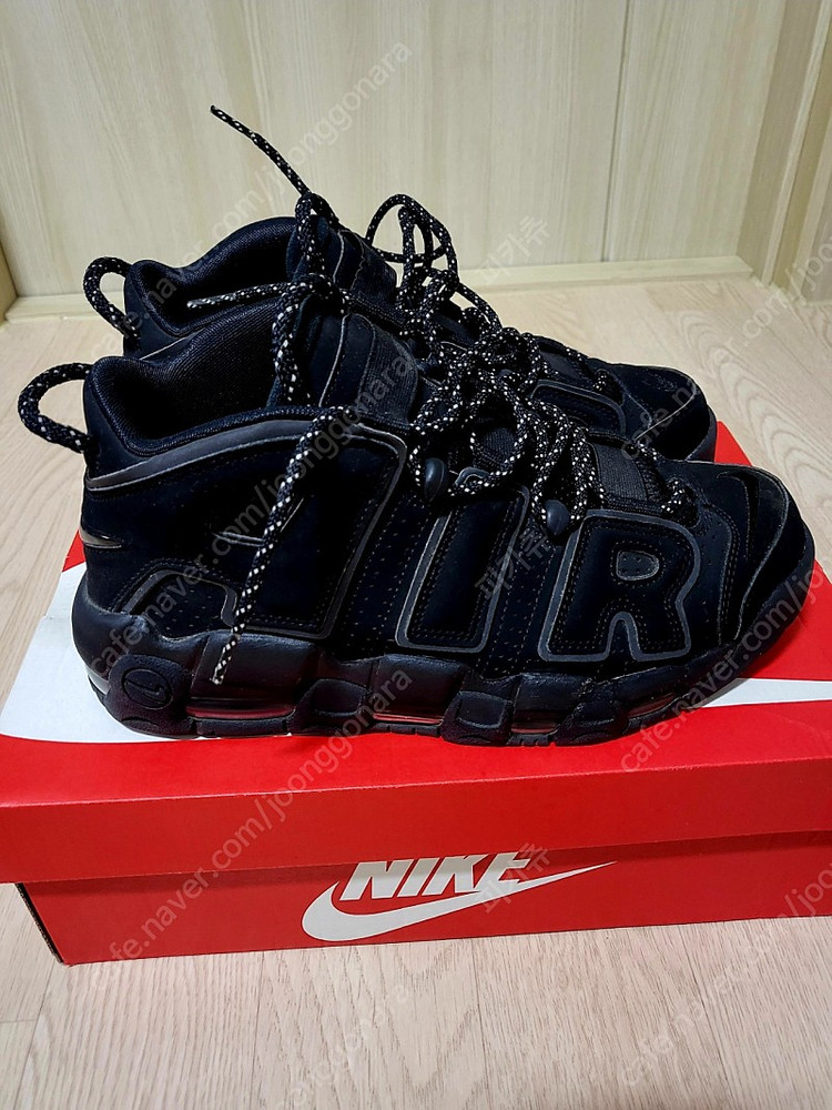 나이키 나코탭 업템포 트리플 블랙 팝니다.--2