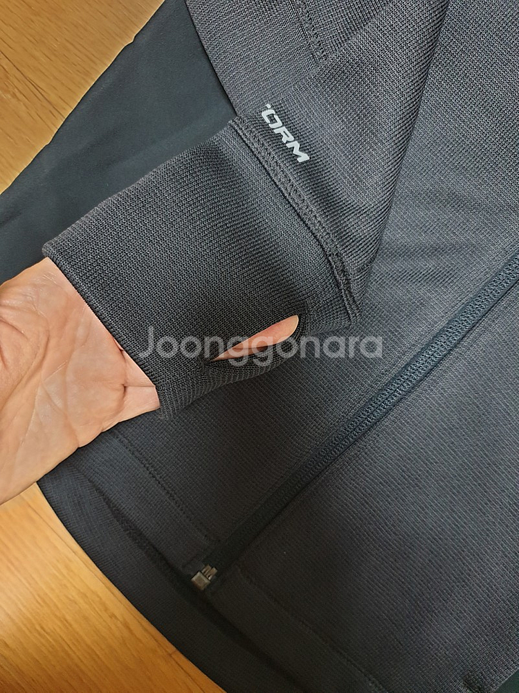 정리중 새상품 1개 XS 정가159000 - 언더아머 기능성 스웨킷 집업 러닝 바람막이 3만원 드려요--2