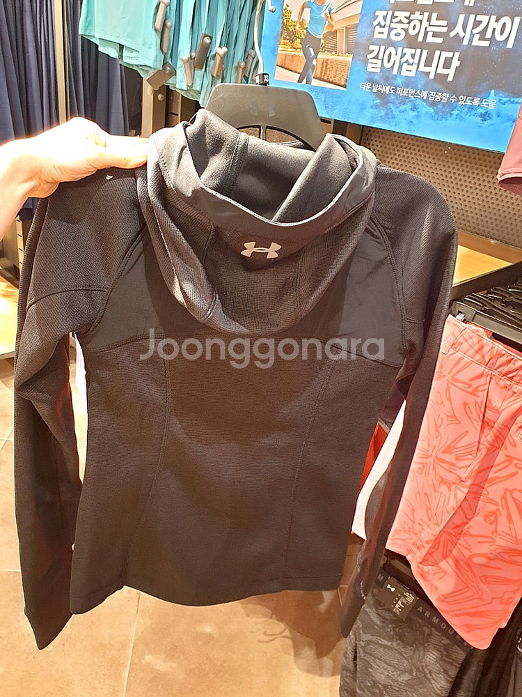 정리중 새상품 1개 XS 정가159000 - 언더아머 기능성 스웨킷 집업 러닝 바람막이 3만원 드려요--4