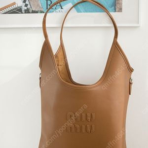 미우미우 IVY leather bag