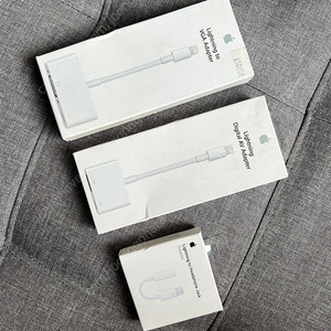 애플 정품 라이트닝 vga 아답터 헤드폰 잭 아답터 판매합니다.