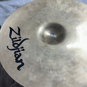 질젼 zildjian 16인치 A커스텀 심벌 급처합니다