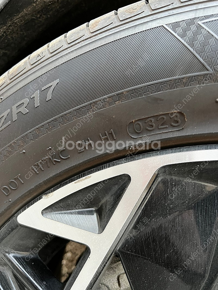 17인치 휠타이어 팝니다.--4