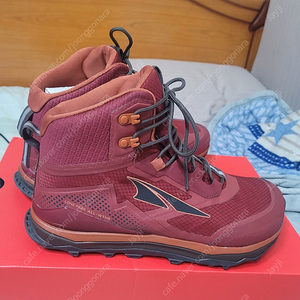 알트라 론픽 올웨더 270Altra lone Peak All-Weather Mid 9 사이즈