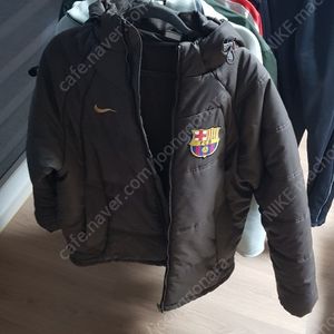 08-09 fc 바르셀로나 미드필드 자켓 입니다.95 사이즈이나 100사이 크기 입니다.