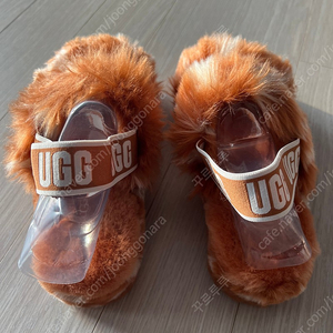 Ugg 플러프 양털 샌들