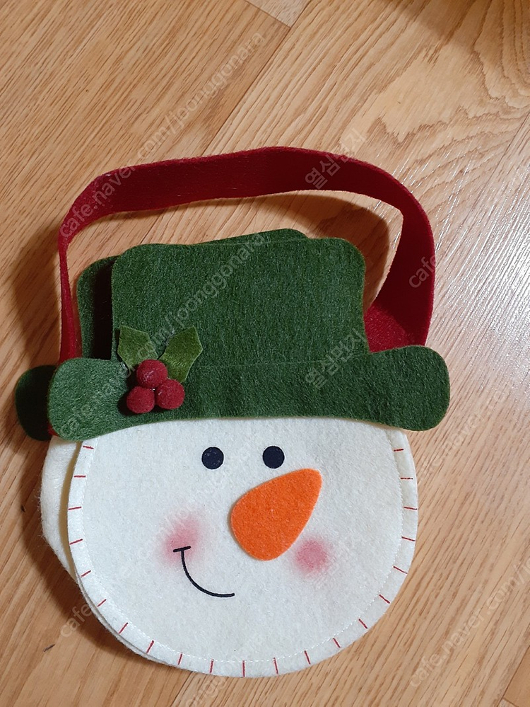 크리스마스 유리컵등 컵 새거입니다 양말 사용감있습니다 필요하신 분들은 편하게 사용하세요 세트 15000원 직거래 가... 이미지