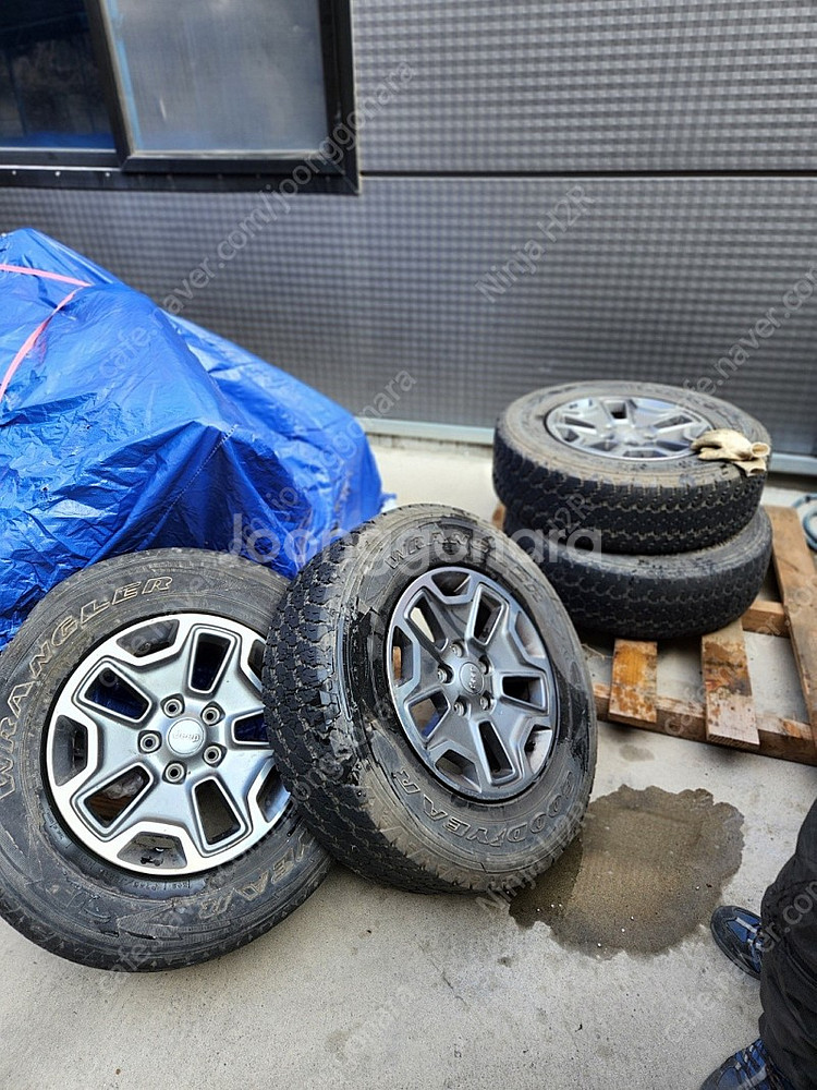 지프 랭글러 휠 판매합니다--0