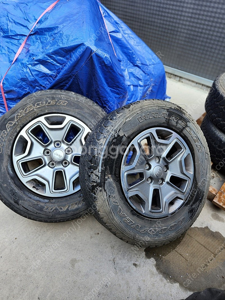 지프 랭글러 휠 판매합니다--2