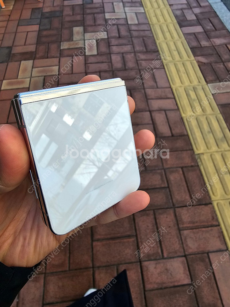 갤럭시 Z플립5 512GB 크림색 풀박스 팝니다--2