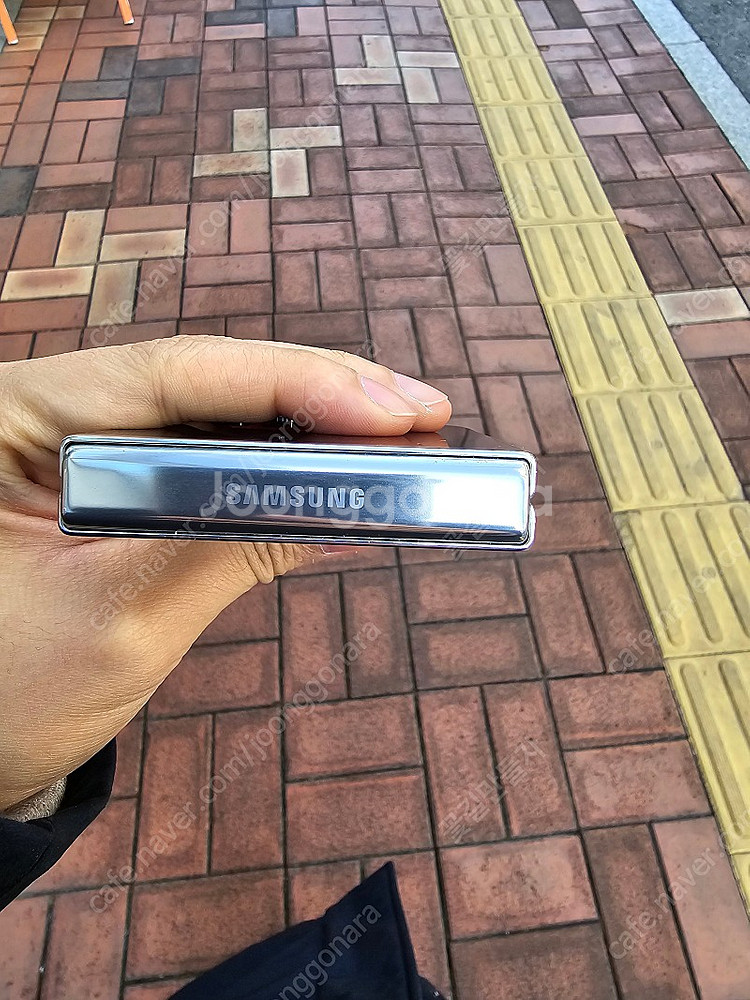 갤럭시 Z플립5 512GB 크림색 풀박스 팝니다--3