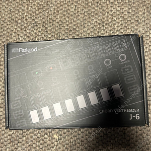 ROLAND aira chord synthesizer