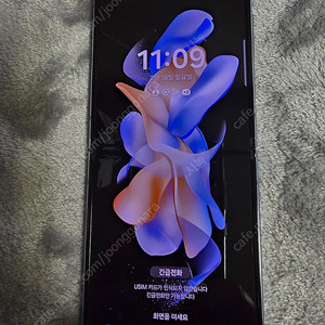 갤럭시Z플립4 256G 블루 자급제폰 팝니다.