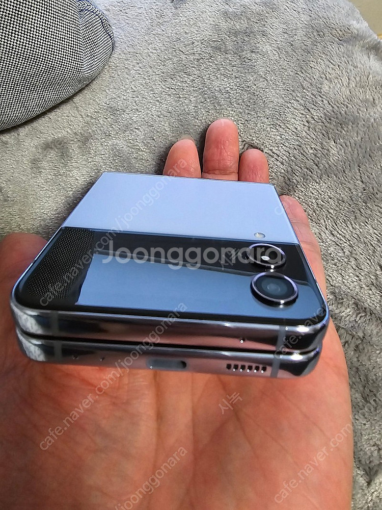 갤럭시Z플립4 256G 블루 자급제폰 팝니다.--3