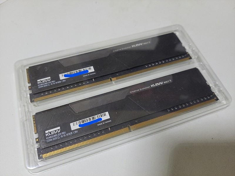 kelvv BOLT-X DDR4-3200 cl16 8gbx2 (16g 듀얼세트) 튜닝램 팝니다