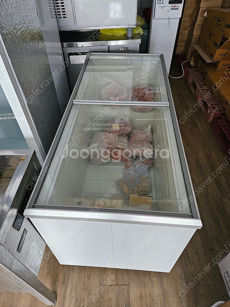 사용한지 1년정도?! 평대 냉동냉장 팝니다. 상태좋습니...--2
