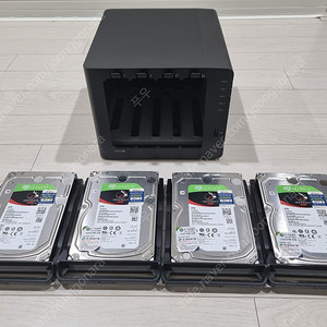 시게이트 Ironwolf 8TB NAS HDD(7.2k) 4개를 장착한 시놀로지 DS916+ 8GB 4BAY 나스 판매합니다.