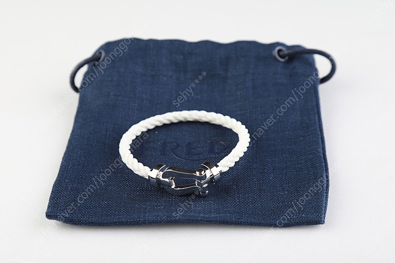 택배비포함 프레드 포스텐 18K 화이트골드 팔찌 라지모델 판매합니다! 이미지