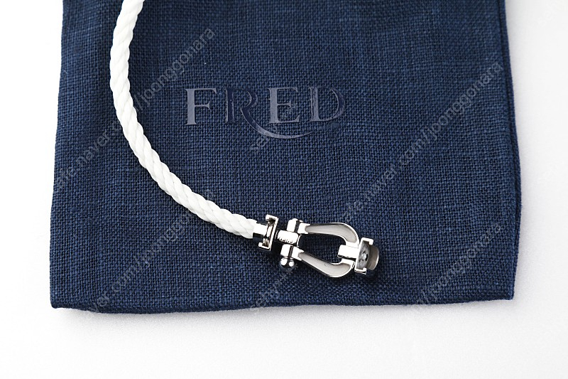 택배비포함 프레드 포스텐 18K 화이트골드 팔찌 라지모델 판매합니다! 이미지