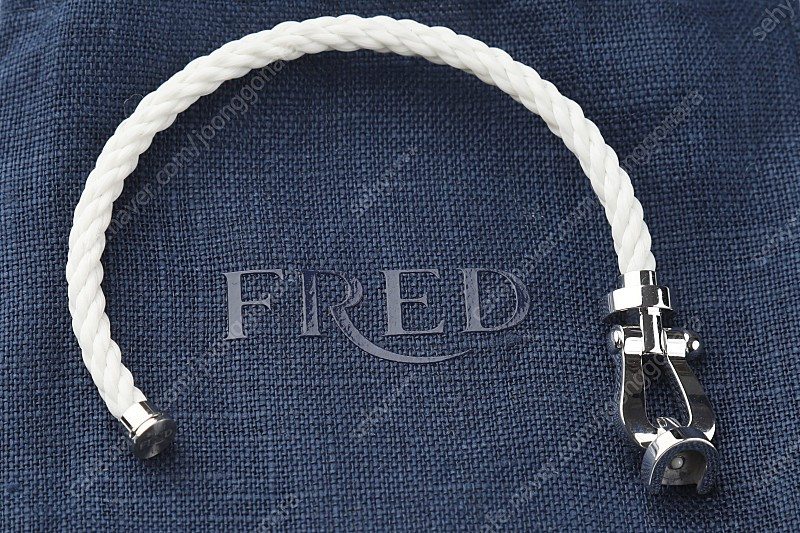 택배비포함 프레드 포스텐 18K 화이트골드 팔찌 라지모델 판매합니다! 이미지